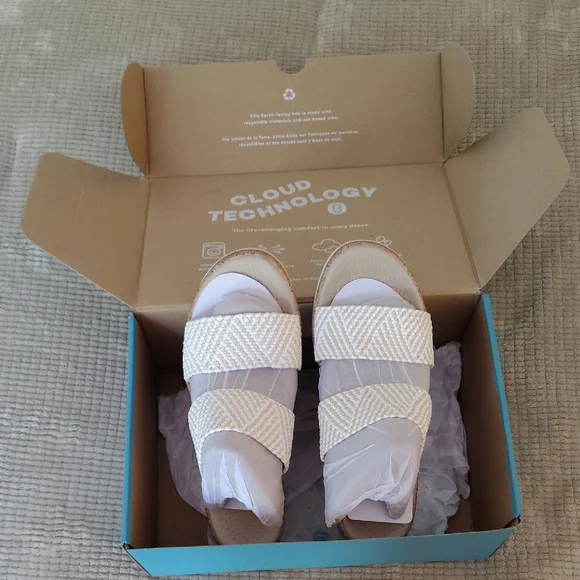 New BZEES Resort Wht/Nat Fabric Wedge Sandals Size 7.5 M With Box - Picture 8 of 16